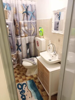 Quarto casal clássico, sacada, vista para o mar | Banheiro