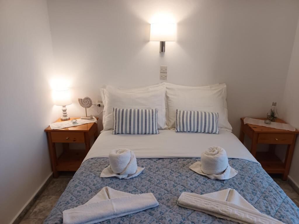 Quarto casal clássico, sacada, vista parcial para o mar | Wi-Fi de cortesia