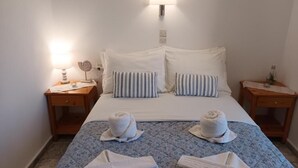 Classic Double Room, Balcony, Partial Sea View | Wi-fi percuma 