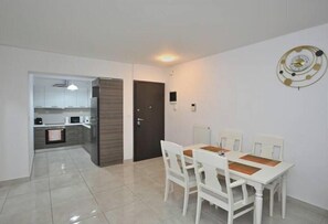 Dining - Lux & modern Apt 5 min Piraeus port - Free Par (Athina)