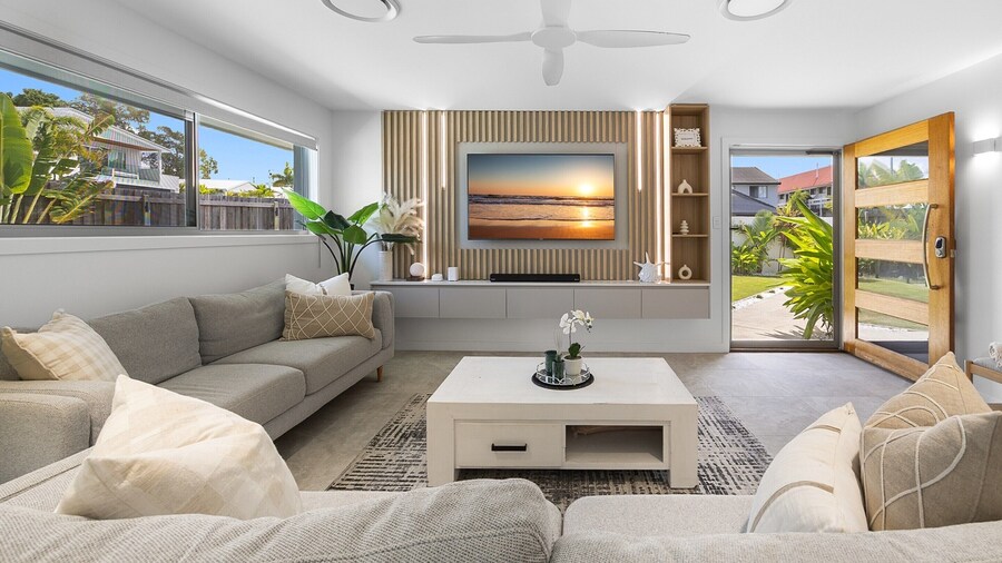 Spacious 4-bed Coastal Home With Pool