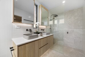 Apartment | Bathroom - Spacious 4-bed Coastal Home With Pool (Sunshine Coast)