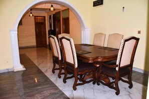 Dining - 4-bedroom house in fantastic Accra with cool city vibes (Accra)