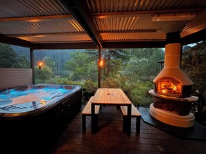 Outdoor dining - Grandview retreat | Riverside Farmstay escape (Noojee)