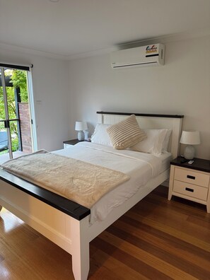 3 bedrooms, iron/ironing board, free WiFi, bed sheets - Grandview retreat | Riverside Farmstay escape (Noojee)