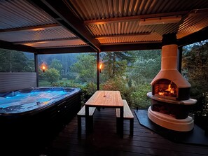 Outdoor dining - Grandview retreat | Riverside Farmstay escape (Noojee)