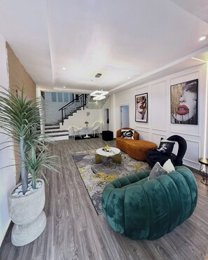 Deluxe Apartment, Balcony, City View | Interior - EIO SHORTLET (Abuja)