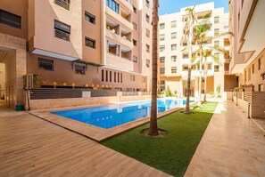 Pool - Apartment with 24/24h security -High standing -Pool view-Terrace-Near M'Avenue (Marrakesh)