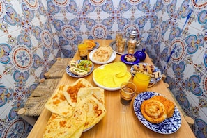 Dining - Douiria Bleu Azur in the heart of the Medina (Marrakesh)