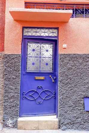 Exterior detail - Douiria Bleu Azur in the heart of the Medina (Marrakesh)