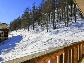 Apartment | Balcony - Family Apartment in La Foux D'allos (Allos)