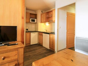 Apartment | Private kitchen - Family Apartment in La Foux D'allos (Allos)