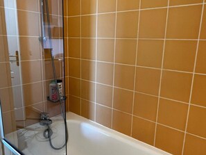 Apartment | Bathroom - Apartment in Grasse With Mountain Views (Grasse)