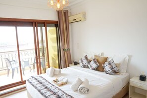 Iron/ironing board, free WiFi, bed sheets - Cosy cocoon in the heart of Gueliz-Free parking-WIFI (Marrakesh)
