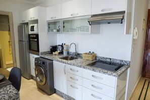 Fridge, microwave, oven, stovetop - Cosy cocoon in the heart of Gueliz-Free parking-WIFI (Marrakesh)