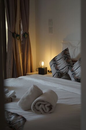 Tabla de planchar con plancha, wifi gratis y ropa de cama 