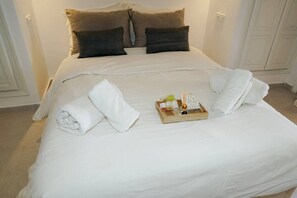 Iron/ironing board, WiFi, bed sheets - Vue Majorelle: 2 suites- Private terrace-parking area (Marrakesh)