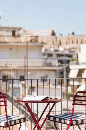 Outdoor dining - Noemia Athens Deluxe Studio Near Acropolis &Metro (Athina)