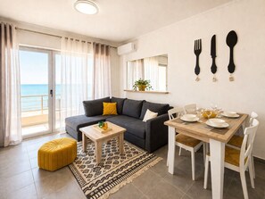 Dining - Tiki`s Apartment by Tok (Durrës)