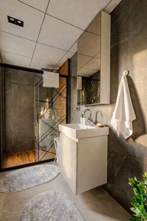 Shower, hair dryer, bidet, towels - Diker Port Residence (11)Furnished, 5 Min to Beach (Konyaaltı)