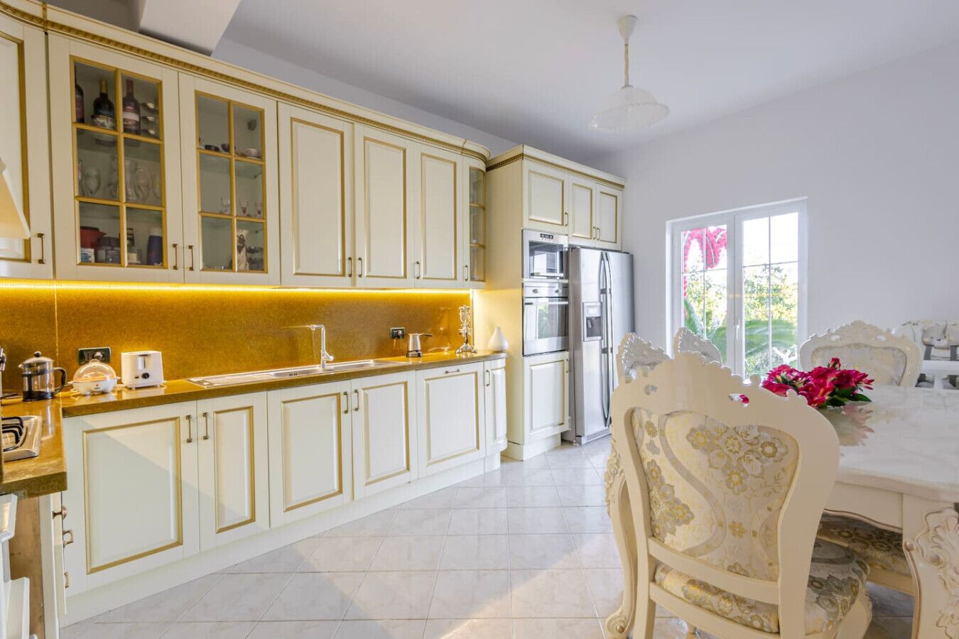 Refrigerador, microondas, horno, placa de cocina