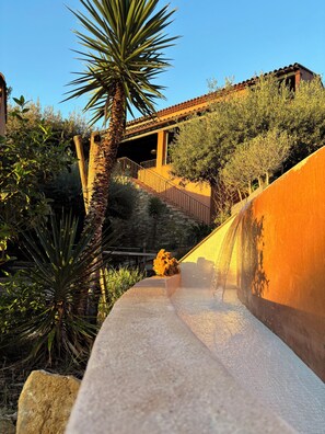 Property grounds - Domaine La Maison du Castellet & SPA 6 minutes from Bandol beaches (Le Castellet)