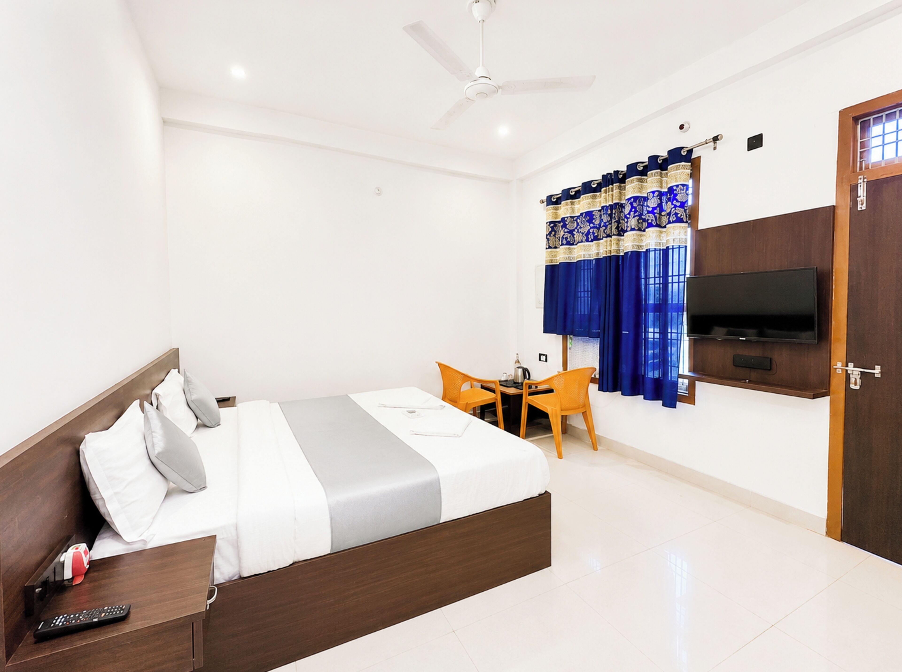 Hypo-allergenic bedding, desk, soundproofing, free WiFi