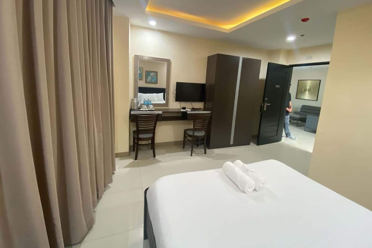 Standard Double Room | Desk, bed sheets