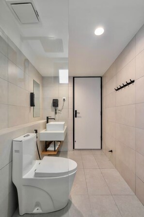 Bathroom - Codrington House - 1Bedroom 1Bathroom 2Carpark (George Town)