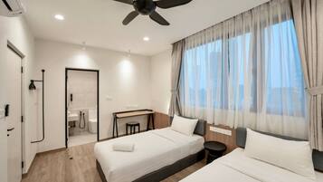 3 bedrooms, desk, iron/ironing board, WiFi