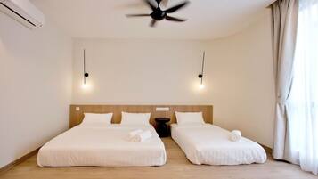 Desk, iron/ironing board, WiFi, bed sheets