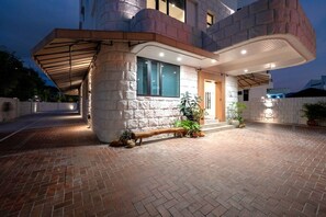 Exterior - Codrington House - 3Bedroom 3Bathroom 2Carpark (George Town)