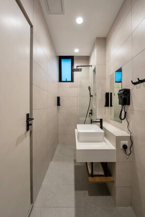 Bathroom - Codrington House - 3Bedroom 3Bathroom 2Carpark (George Town)