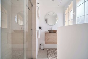 Een douche, een haardroger