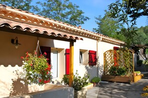 Exterior detail - Studio Le marronnier (Meyreuil)