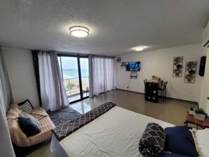 1 bedroom, WiFi, bed sheets - Cozy beach studio apartment in Isla Verde (Carolina)