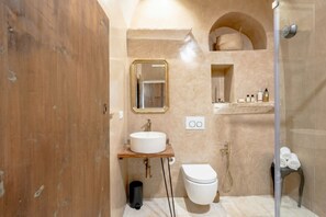 Shower, bidet, towels, shampoo - Adamare House - Charming Luxury Stay (Ostuni)