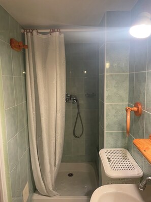 Shower, hair dryer, bidet - Le Paradis de Coti-chivari: sea view, maquis and eucalyptus forest. (Coti-Chiavari)