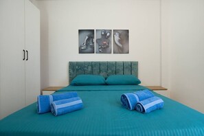 Desk, iron/ironing board, WiFi, bed sheets - Liv`s Apartment by Tok (Durrës)