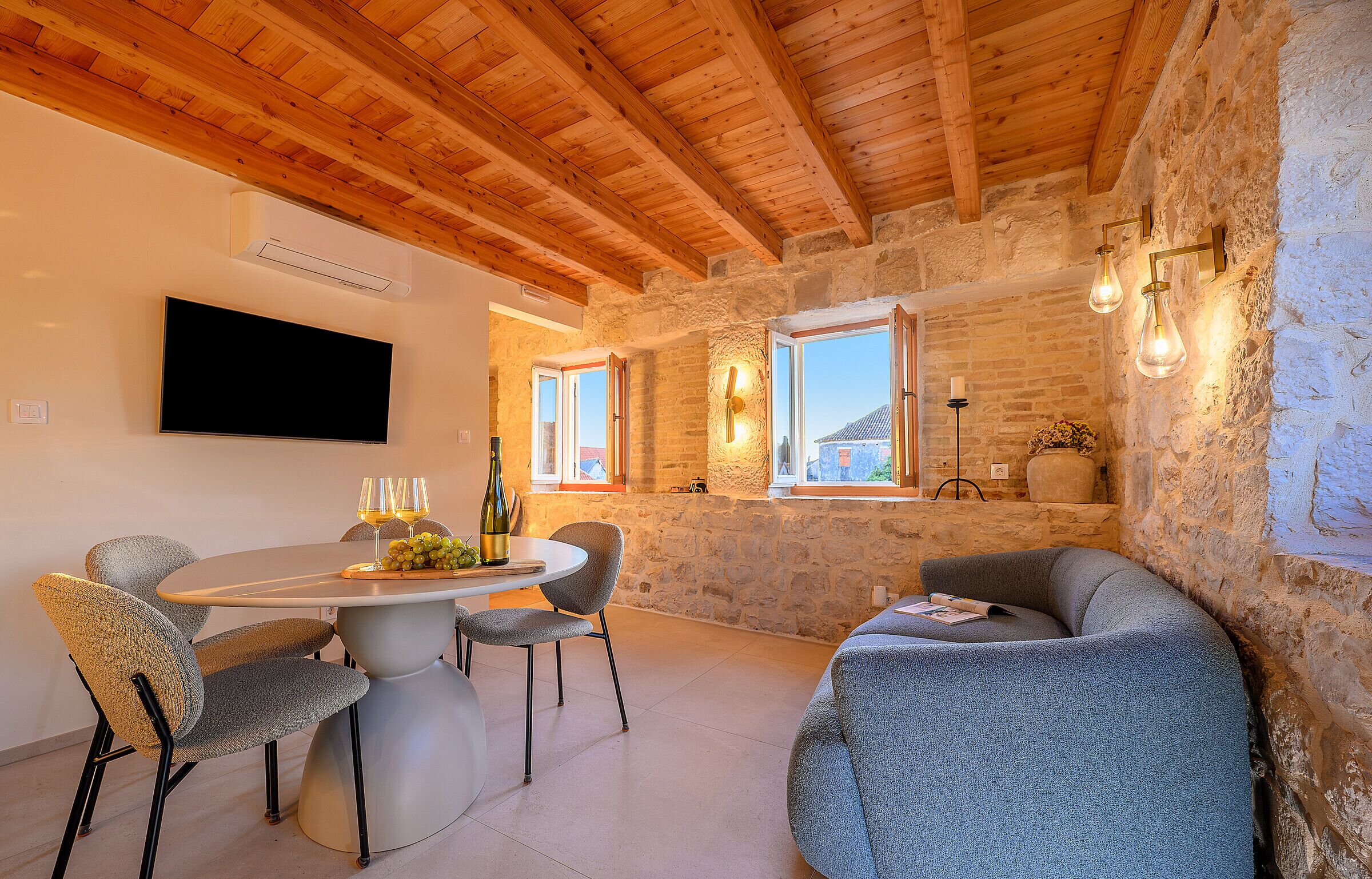 Deluxe House, City View | Dining