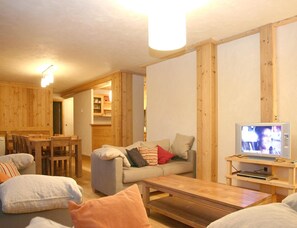 Apartment | Living room - Alpine Apartment With Beautiful Views (Les Deux Alpes)