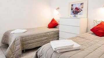 2 chambres, fer et planche à repasser, lit de bébé portatif, Wi-Fi