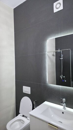 Hair dryer, towels - Rose`s Studio by Tok Apartments (Durrës)