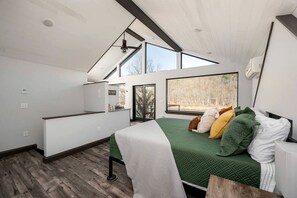 3 bedrooms, in-room safe, iron/ironing board, WiFi
