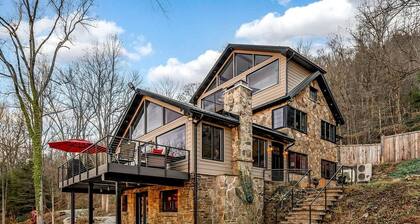 Riverside Luxury: Fully Equipped Cabin with Outstanding Views in Emlenton, PA