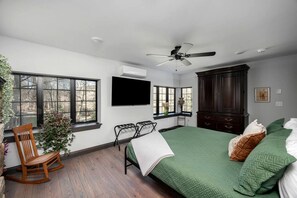 3 bedrooms, in-room safe, iron/ironing board, WiFi