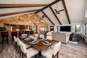 Dining - Riverside Luxury: Fully Equipped Cabin with Outstanding Views in Emlenton, PA (Emlenton)