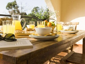 Apartment | Interior detail - Coastal AC Stay Near Bravone for 4 (Linguizzetta)