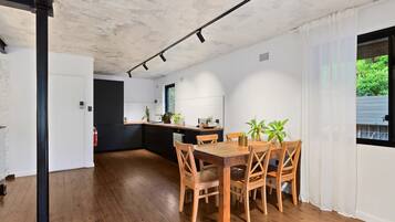 Apartment | Private kitchen | Cookware/dishes/utensils