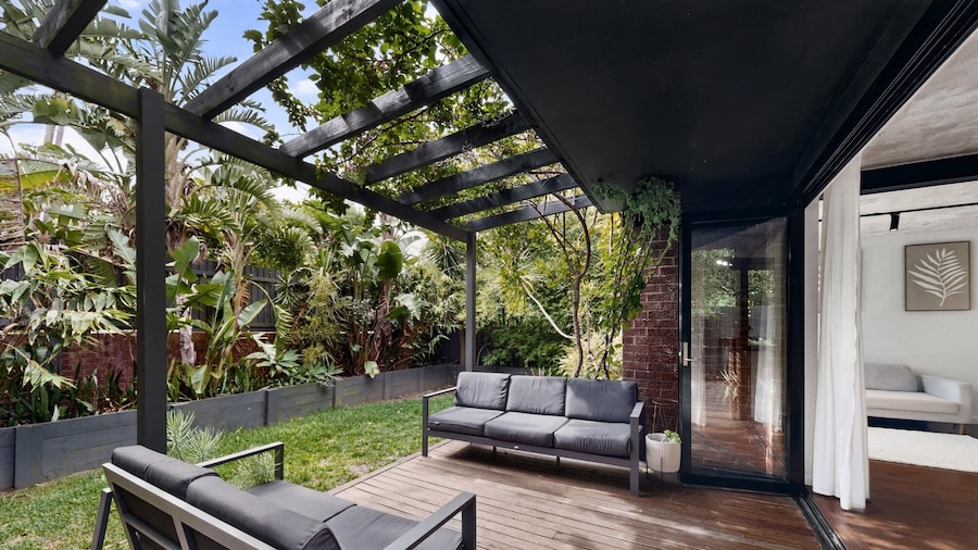 Sunlit 3-bed Coastal Stay With Private Deck